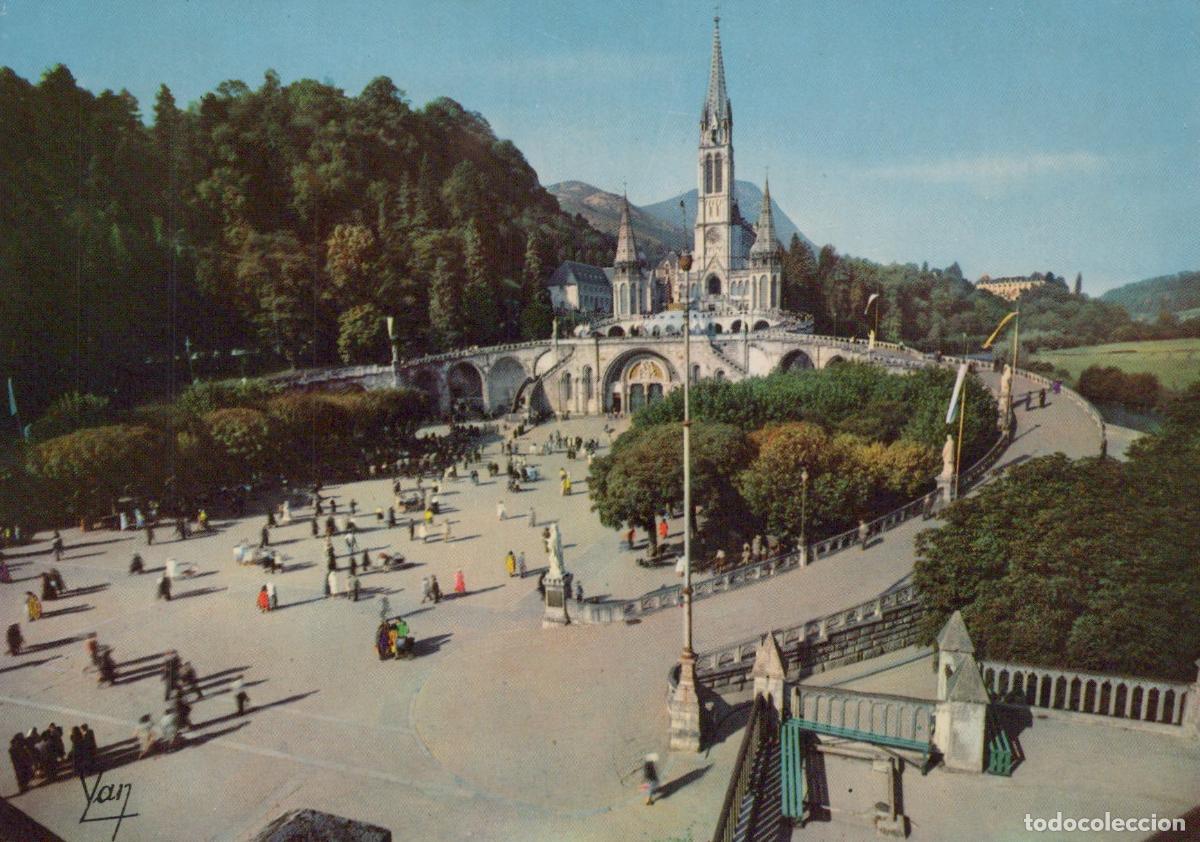 Postales: France Lourdes Basilica and Esplanade With Crowds *YAR586