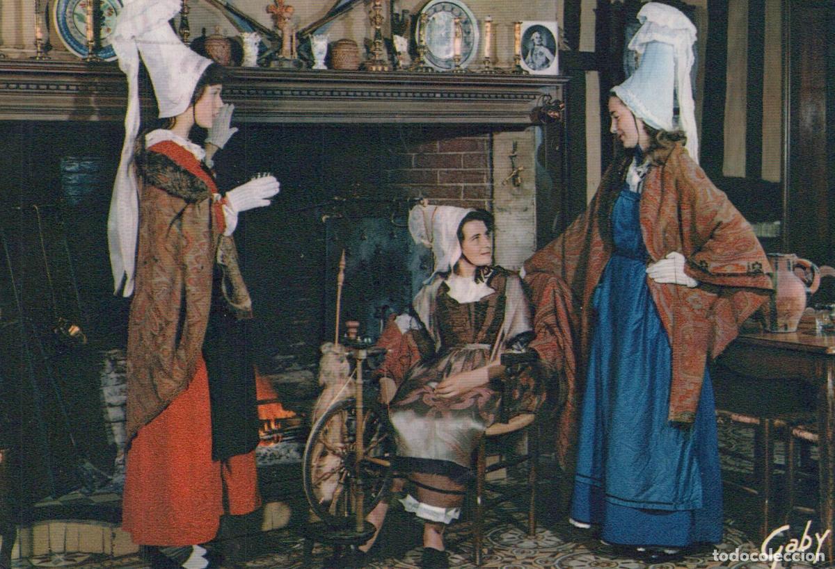 Postkarten: France Lisieux Traditional Costumes Women Spinning Wheel Interior *YAR781