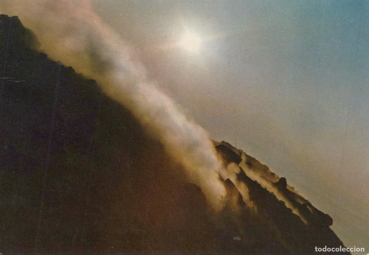 Postcards: Italy Vulcano Aeolian Islands Sicily Crater Fumes and Sunlight *YAR823