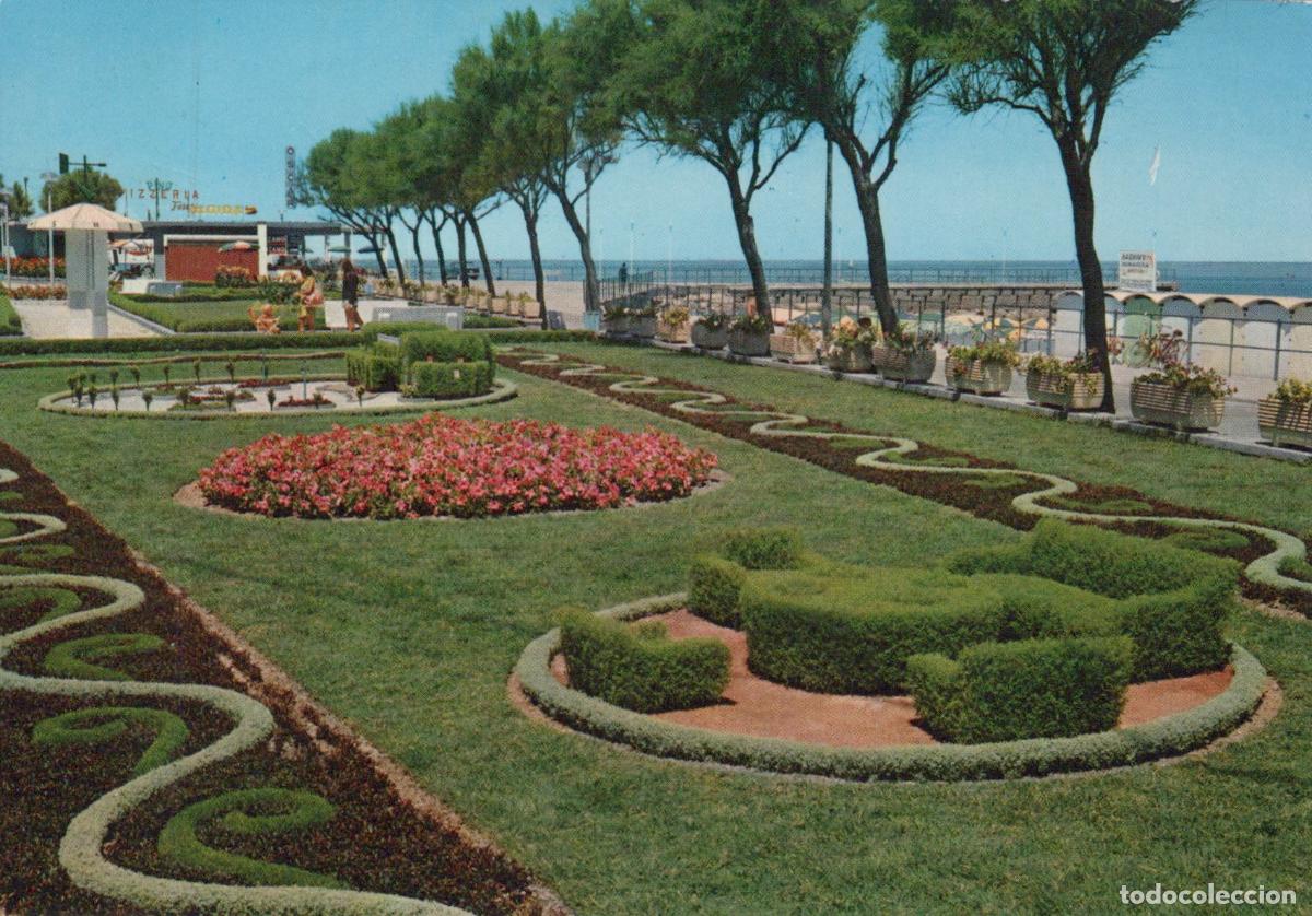 Cartes Postales: Italy Pesaro Gardens At the Quay Formal Landscaped Park With Sea View *YAS001