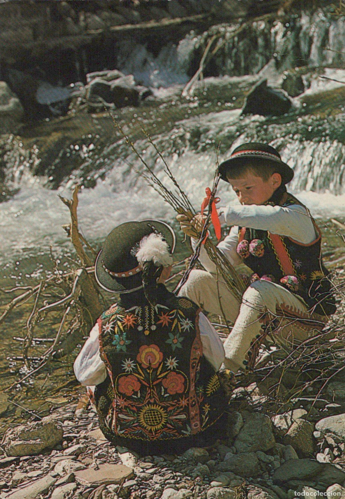 Cartes Postales: Slovakia Ko&scaron;ice Children in Traditional Folk Costume By River *YAS480