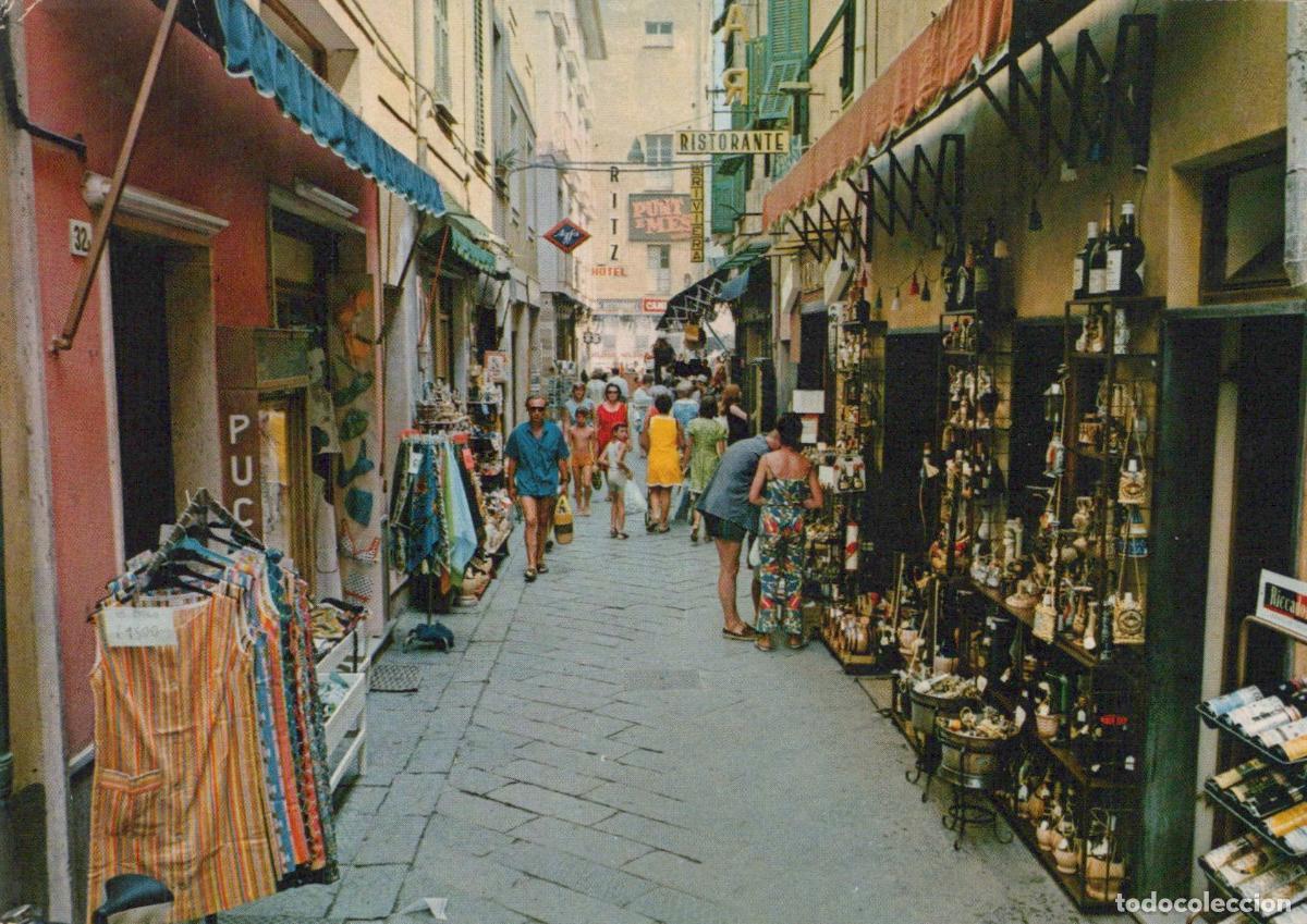Postales: Italy Alassio Busy Shopping Street With Tourists and Shops *YAS986