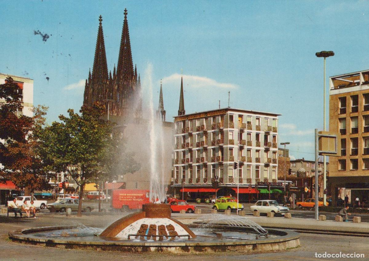Postales: Germany Cologne Cathedral and Fountain With Cars On A Sunny Day *YAT474
