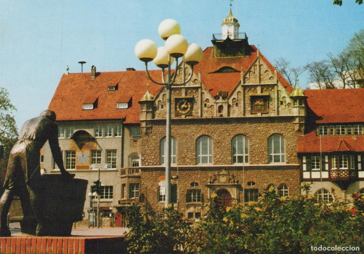 Cartes Postales: Germany Bergisch Gladbach Town Hall and Papermaker Statue *YAT736