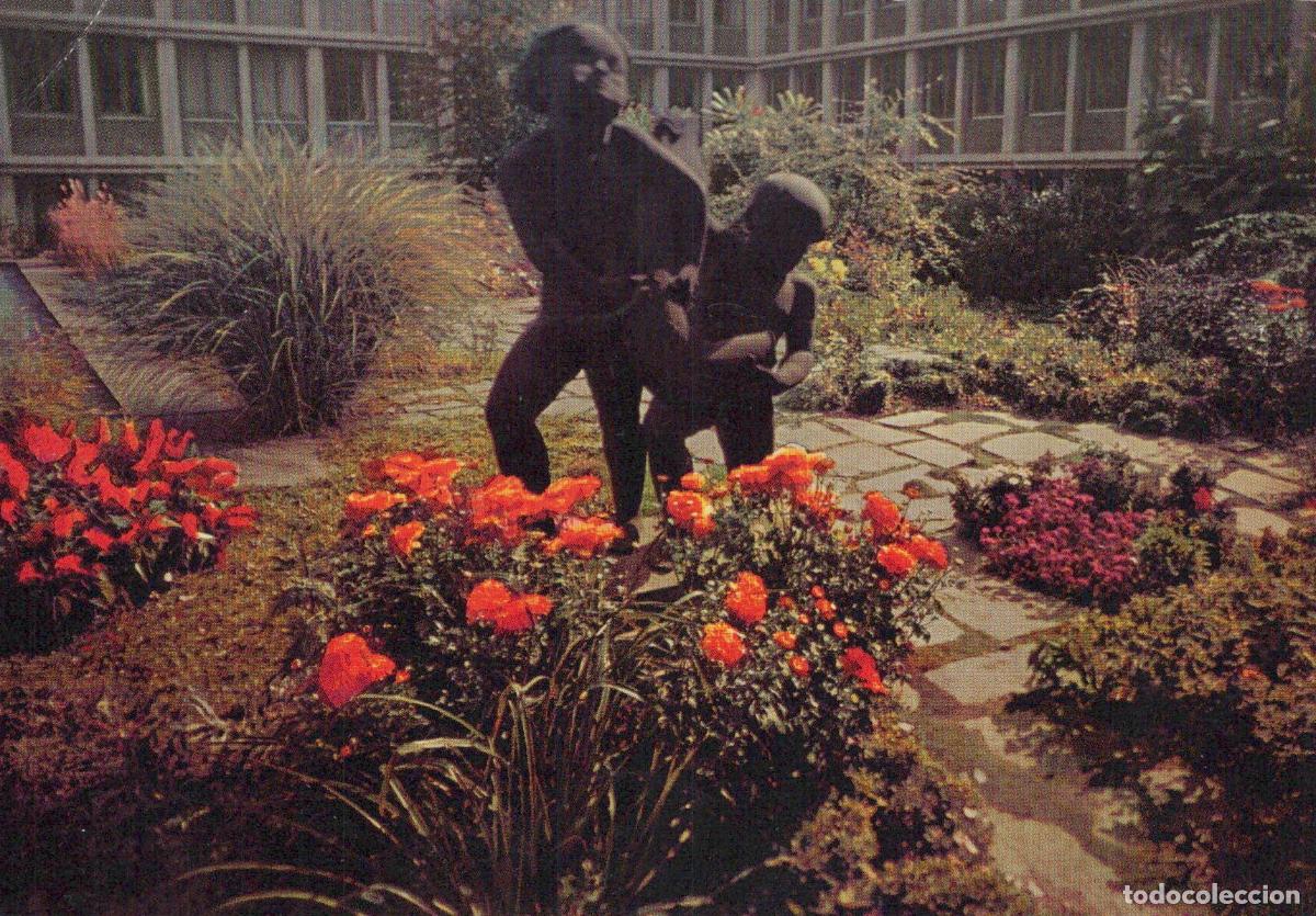 Cartoline: Germany Cologne Rooftop Garden Sparkasse Bank With Sculpture and Flowers *YAT876