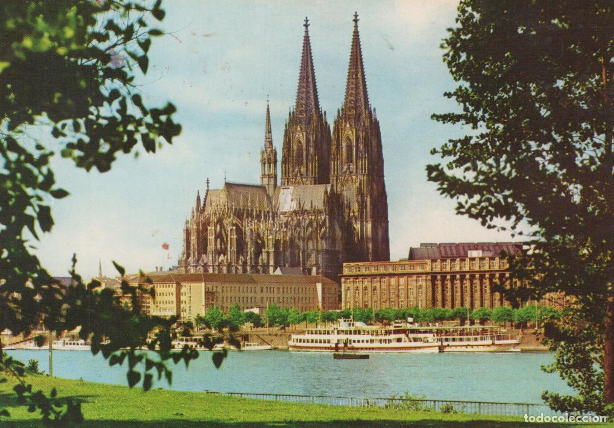Postales: Germany Cologne Cathedral and Rhine River With Boats *YAT410