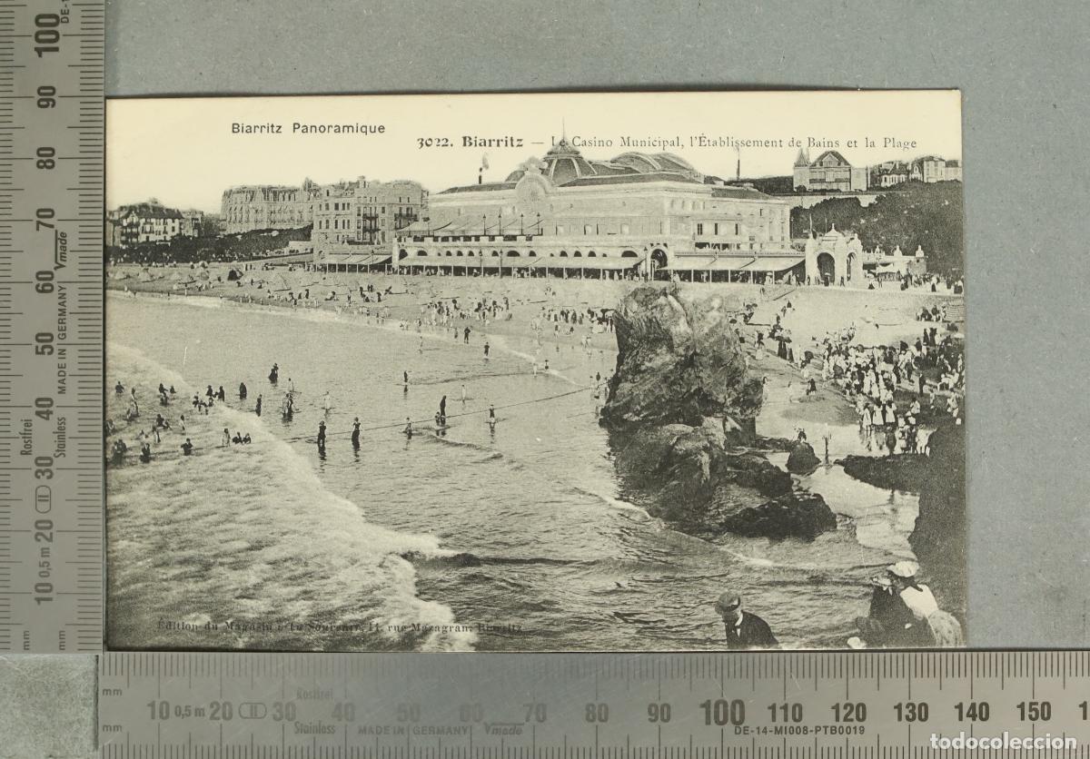 Cartes Postales: POSTAL. Biarritz Panoramique - Le Casino Municipal, l'&Eacute;tablissement de Bains et la Plage