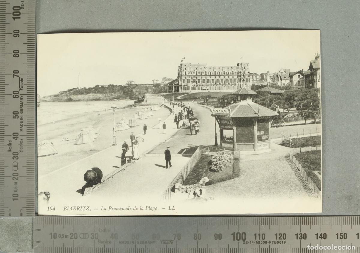 Postkarten: POSTAL. Biarritz - La Promenade de la Plage - Grande Plage et Hotel Victoria