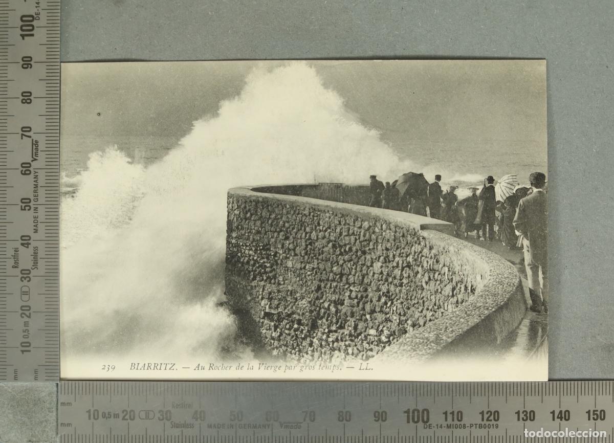 Postales: POSTAL. Biarritz - Au rocher de la Vierge par gros temps - LL.