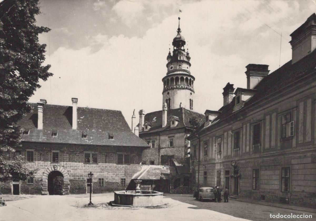 Cartes Postales: Slovakia Česk&yacute; Krumlov Castle Courtyard With Fountain and Tower *YAV104