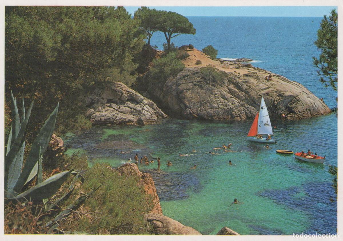 Cartoline: Spain Costa Brava Beach With Swimmers Sailboat and Rocky Unposted *YAV588