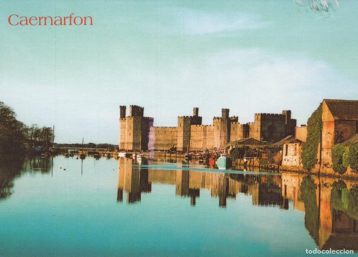 Cartes Postales: United Kingdom Caernarfon Castle Reflected in River Seion Historic *YAV651