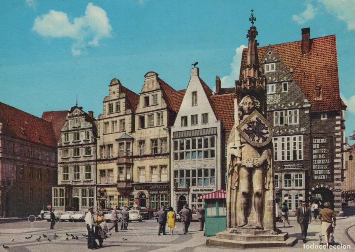 Postcards: Germany Bremen Roland Statue and Historic Buildings *YAW246