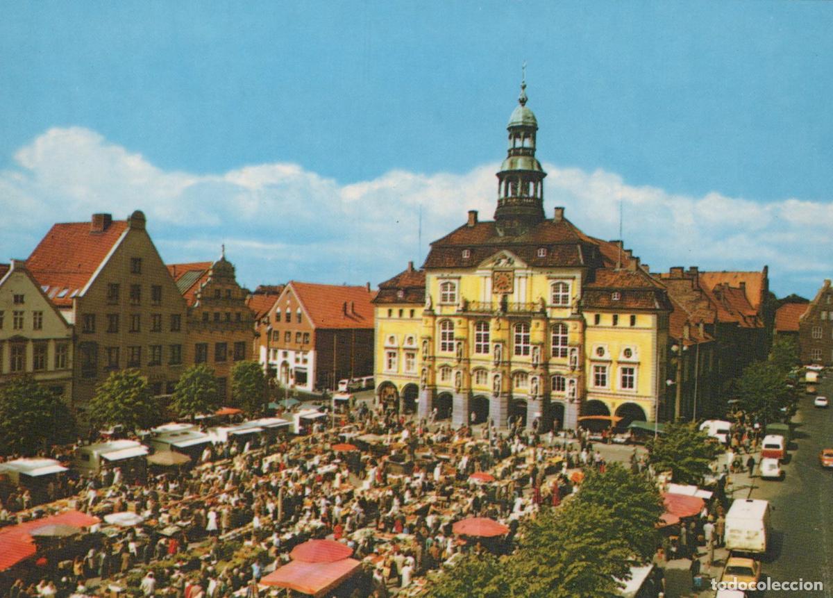 Postkarten: Germany L&uuml;neburg Rathaus and Marktplatz Bustling Market Scene Unposted *YAW548