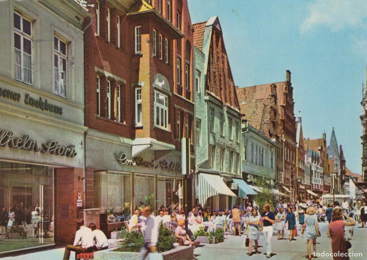 Postkarten: Germany L&uuml;neburg B&auml;ckerstra&szlig;e Street Scene With Pedestrians and Shops *YAW620
