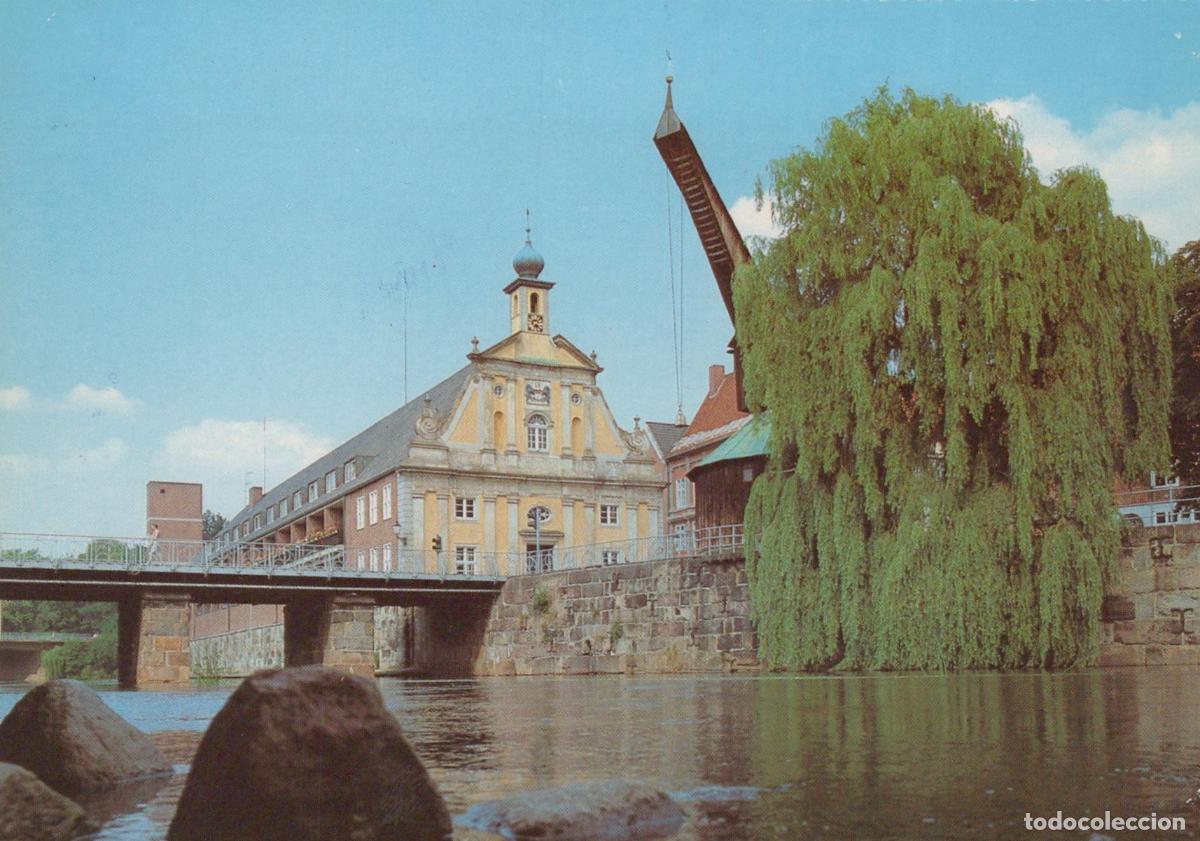 Postales: Germany Lueneburg Old Crane and Historic Building On River Unposted *YAW621