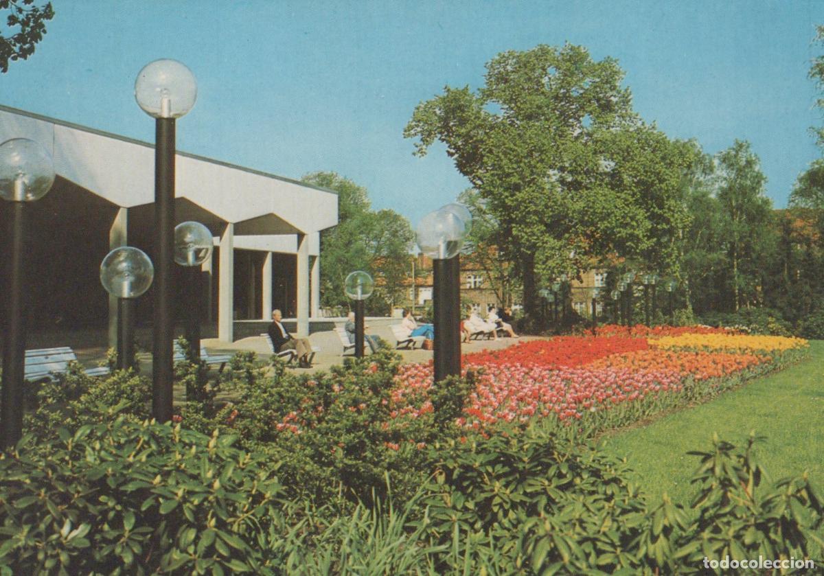 Postcards: Germany L&uuml;neburg Kurpark People Relaxing in Park With Flower Beds *YAW652