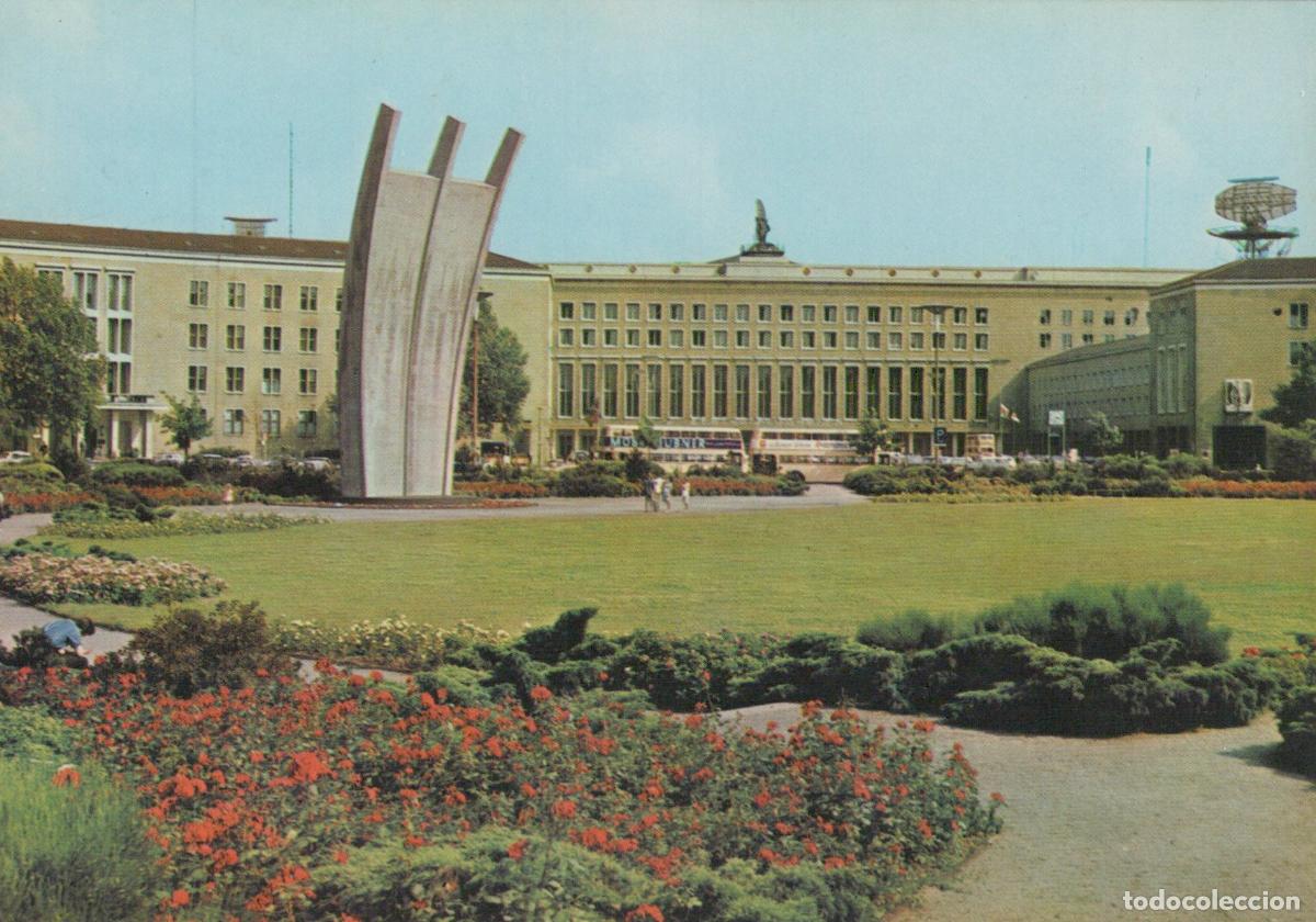 Postales: Germany Berlin Tempelhof Airport Air Lift Memorial With Unposted *YAW918