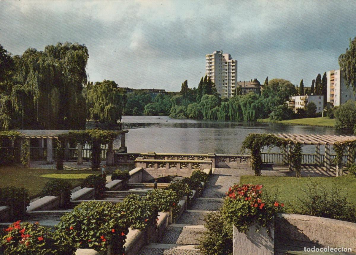 Postkarten: Germany Berlin Terraced Gardens and Lake With High Rise Buildings *YAW935