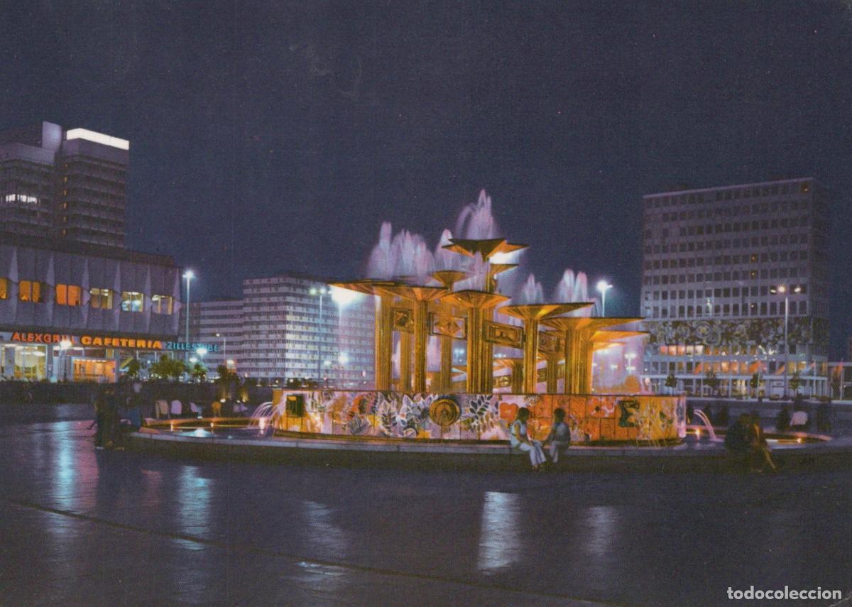 Postkarten: Germany Berlin Alexanderplatz Fountain of Friendship of Peoples Night *YAW897