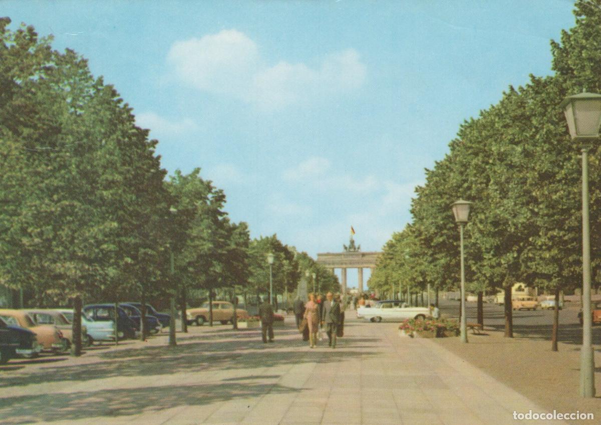 Postales: Germany Berlin View of Brandenburg Gate From Unter den Linden *YAW947