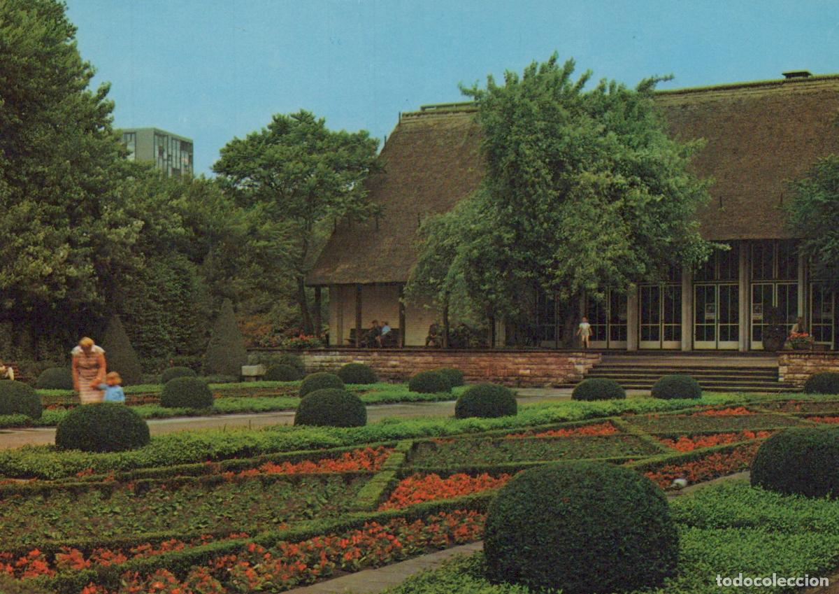 Postales: Germany Berlin Englischer Garten Formal Gardens and Thatched Unposted *YAW972