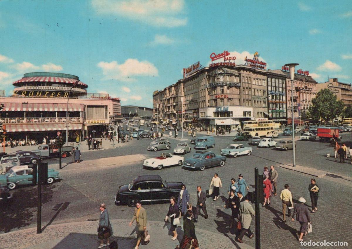 Cartes Postales: Germany Berlin Busy Street Scene With Cars and Pedestrians 1950s *YAX086