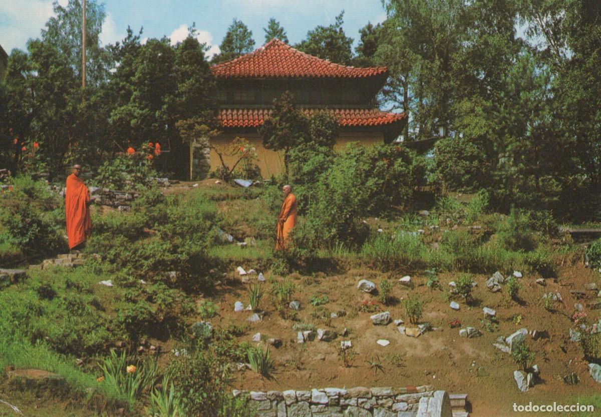 Cartes Postales: Germany Berlin Frohnau Buddha Tempel With Monks in Garden Unposted *YAX081