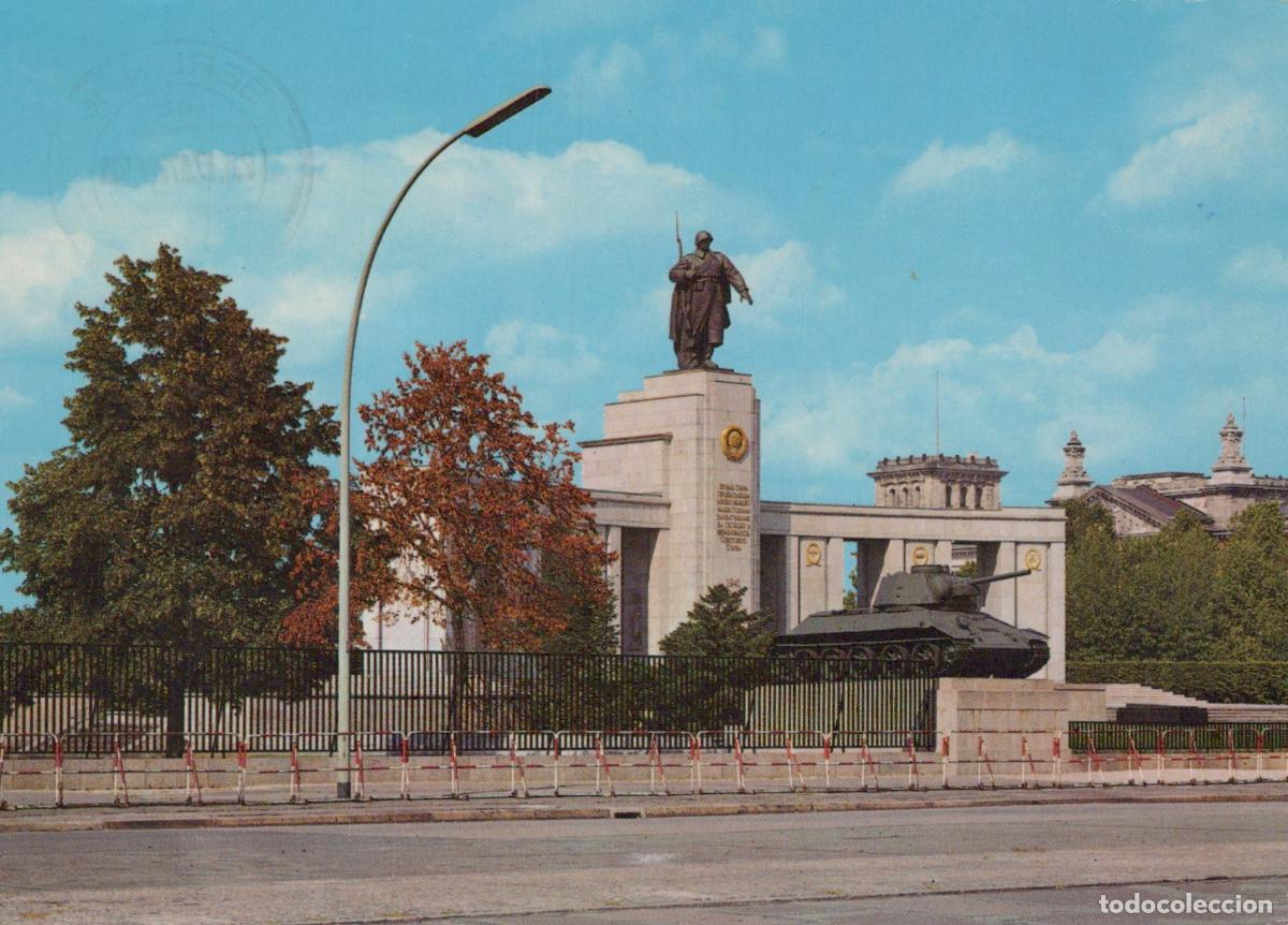 Postais: Germany Berlin Soviet War Memorial With Tank and Soldier Statue *YAX370