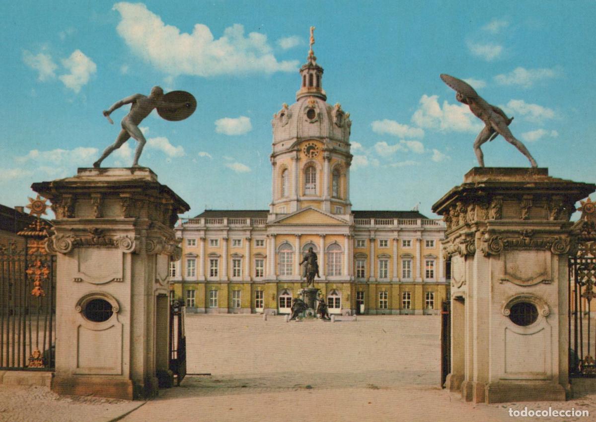 Cartes Postales: Germany Berlin Charlottenburg Palace With Statues and Grand Unposted *YAX113