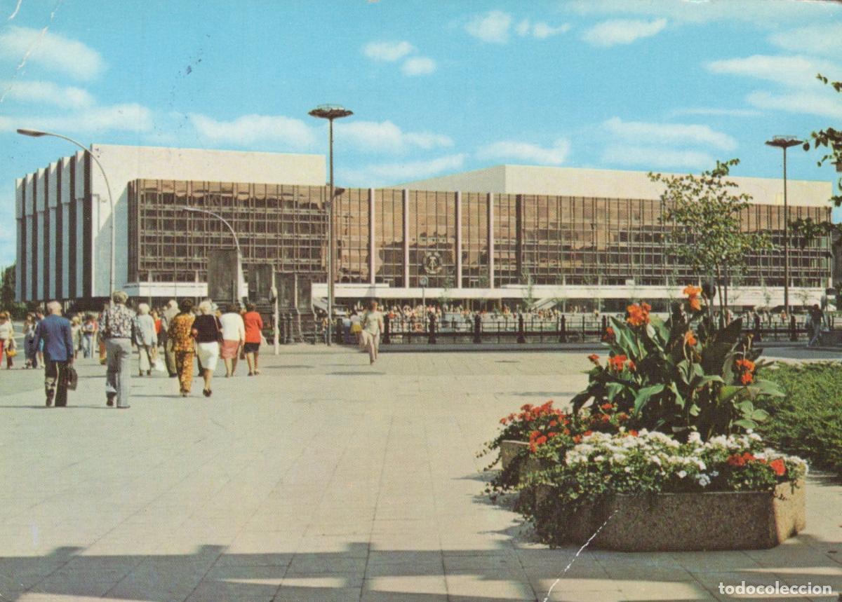 Cartes Postales: Germany Berlin Palast der Republik Modern Architecture People Walking *YAX465