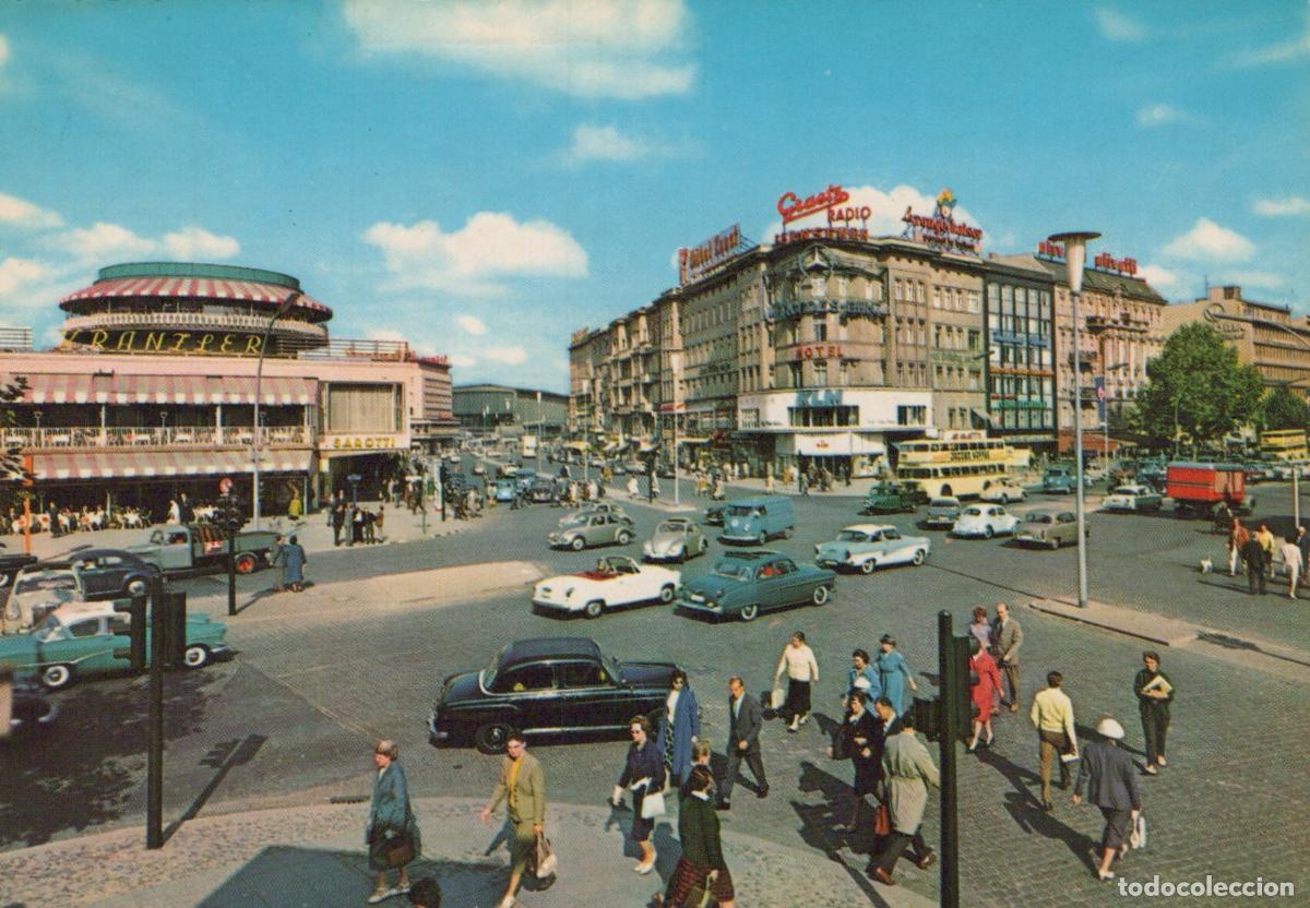 Cartoline: Germany Berlin Bustling Street Scene With Cars and Pedestrians 1950s *YAX152