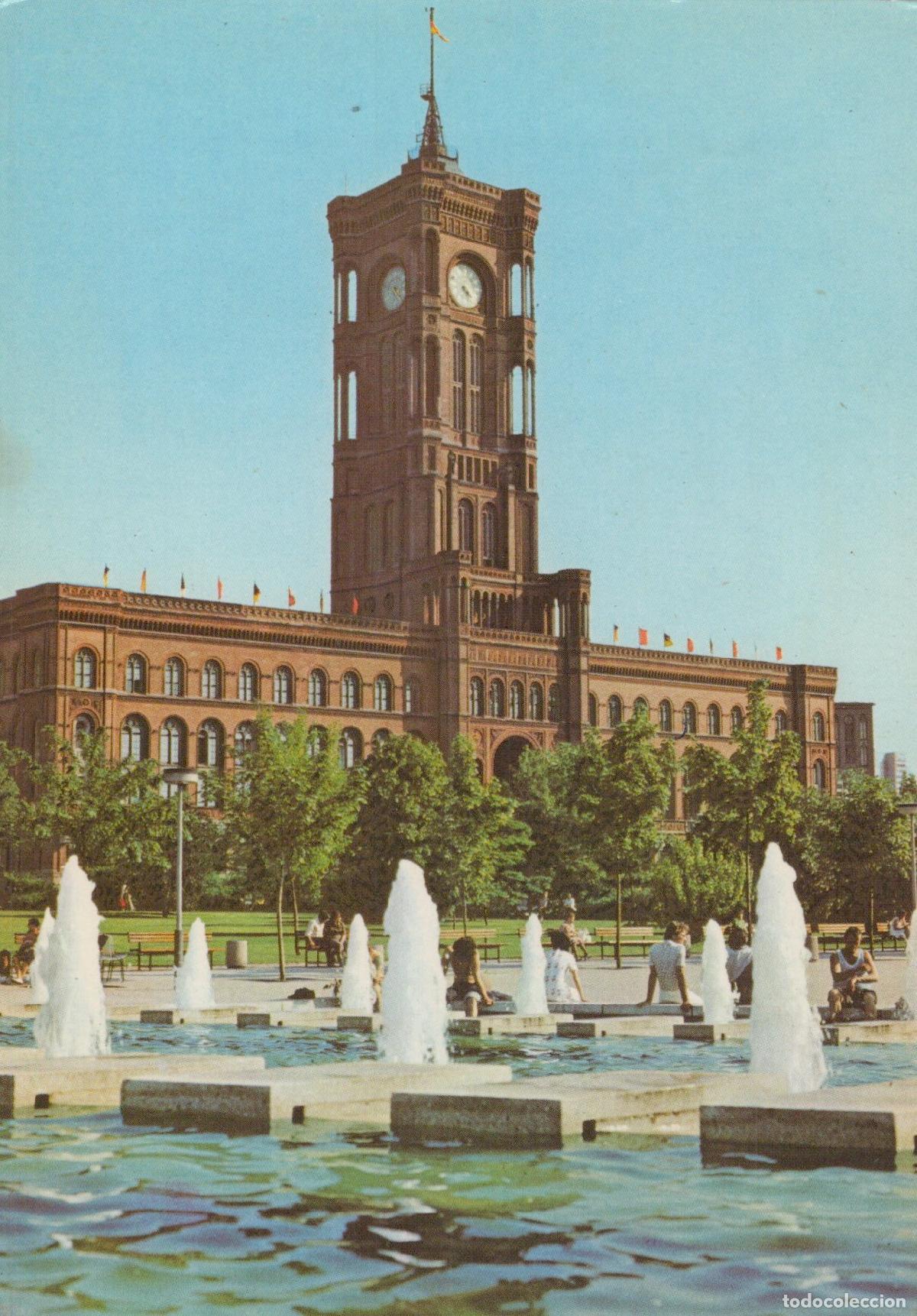 Postais: Germany Berlin Red Town Hall With Fountain East Architecture Unposted *YAX754