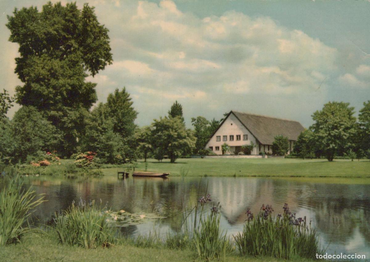 Cartoline: Germany Berlin English Garden Thatched Roof House Reflected in Unposted *YAX143