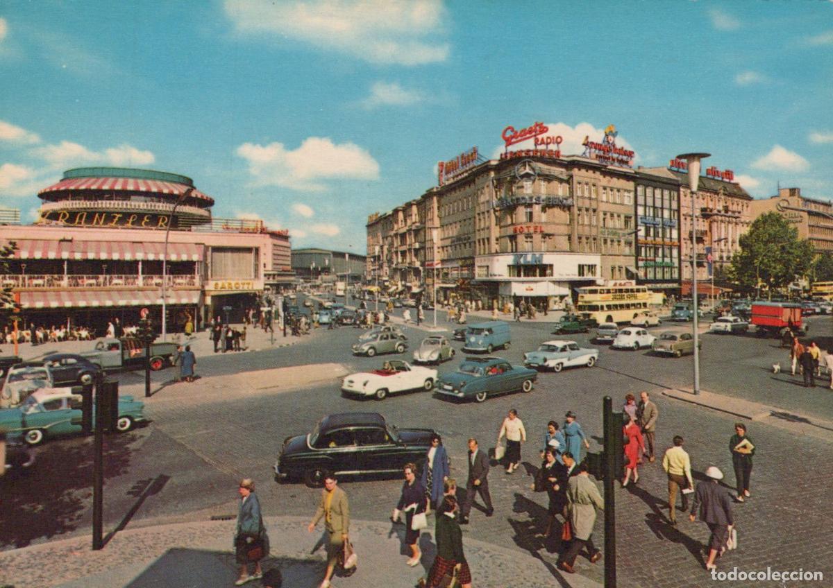 Postales: Germany Berlin Cityscape With Cars and Pedestrians At Busy Intersection *YAX240