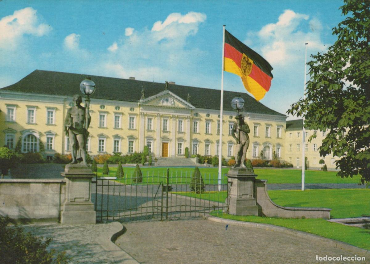 Cartes Postales: Germany Berlin Bellevue Palace With German Flag and Statues *YAX292
