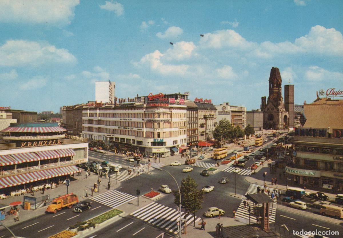 Cartes Postales: Germany Berlin Busy Street Intersection With Cars and Pedestrians in *YAX211