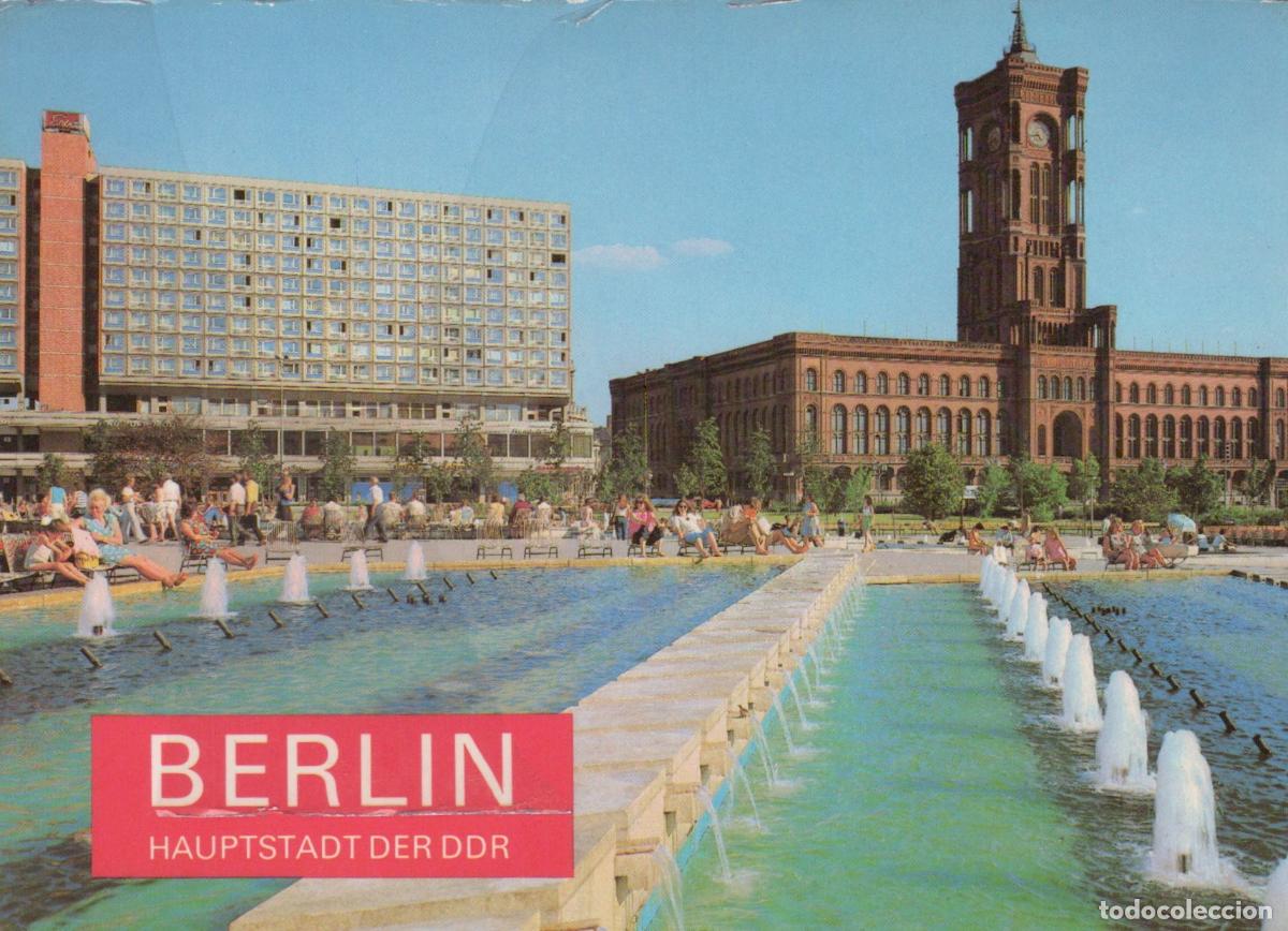 Postcards: Germany Berlin Red Town Hall Rotes Rathaus Gdr Capital Fountain People *YAX271