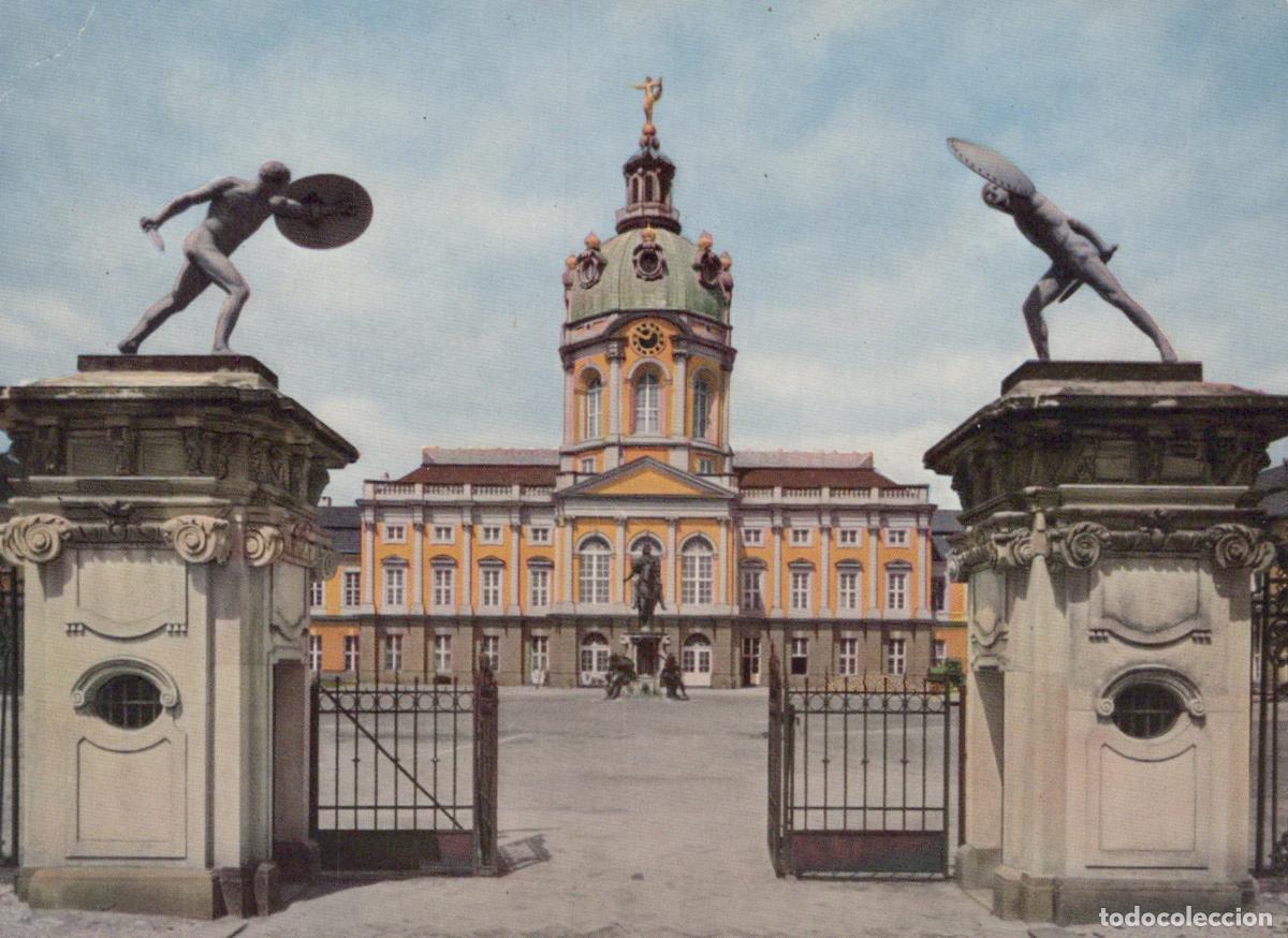 Cartes Postales: Germany Berlin Charlottenburg Palace With Statues and Ornate Unposted *YAX291