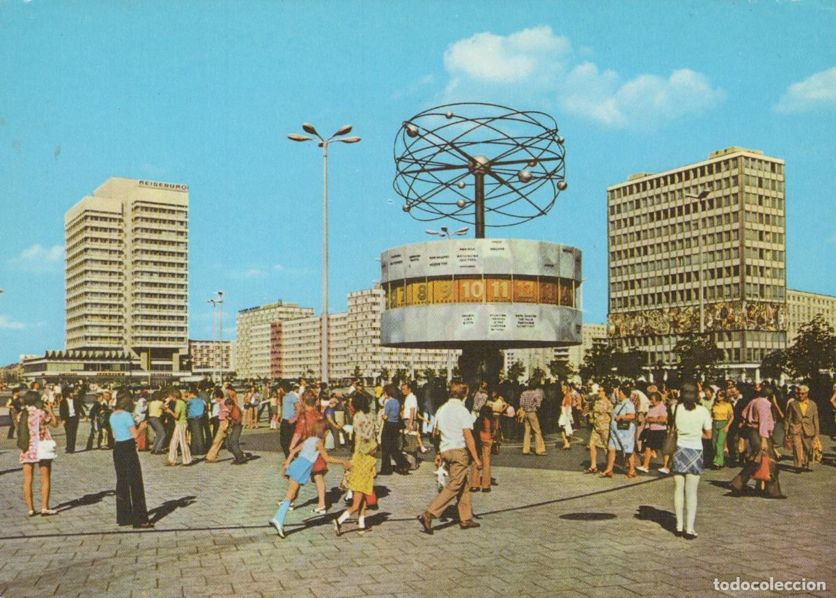 Cartes Postales: Germany Berlin World Clock and Busy Square in Unposted *YAX464