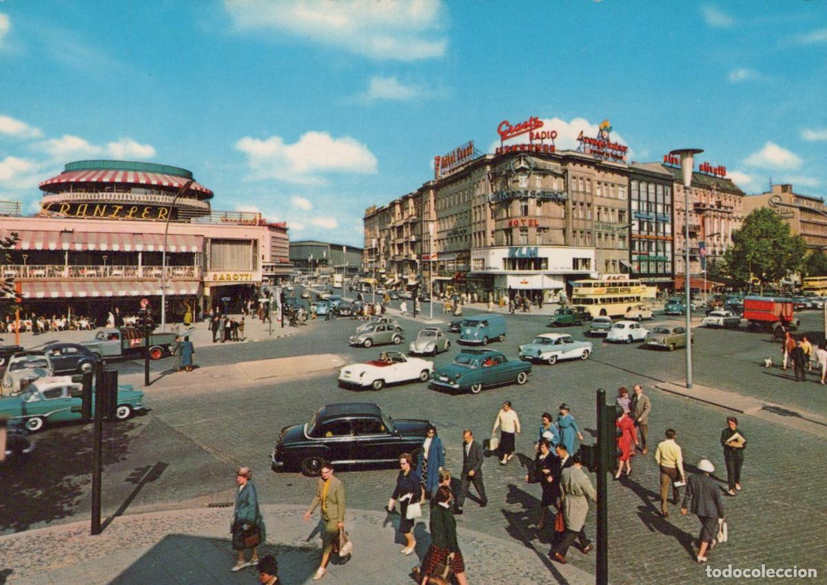Cartes Postales: Germany Berlin Busy Street Scene With Cars and Pedestrians Cafe Unposted *YAX503