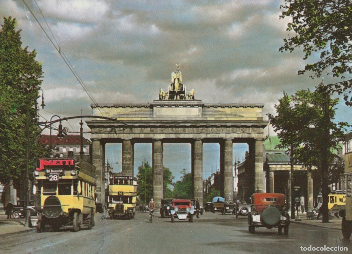 Postais: Germany Berlin Brandenburg Gate With Vintage Cars and Trams Unposted *YAX323