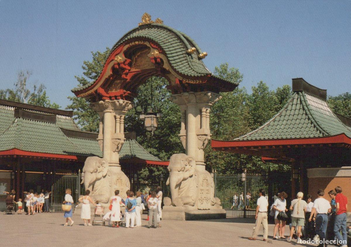 Postcards: Germany Berlin Elefantentor Elephant Gate Zoo Entrance People Unposted *YAX421