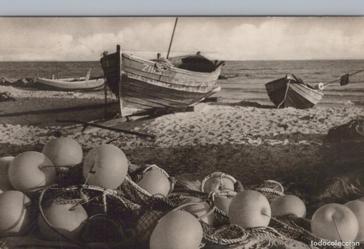 Postales: Baltic Sea Fishing Boats on Shore Real Photo *YAX887