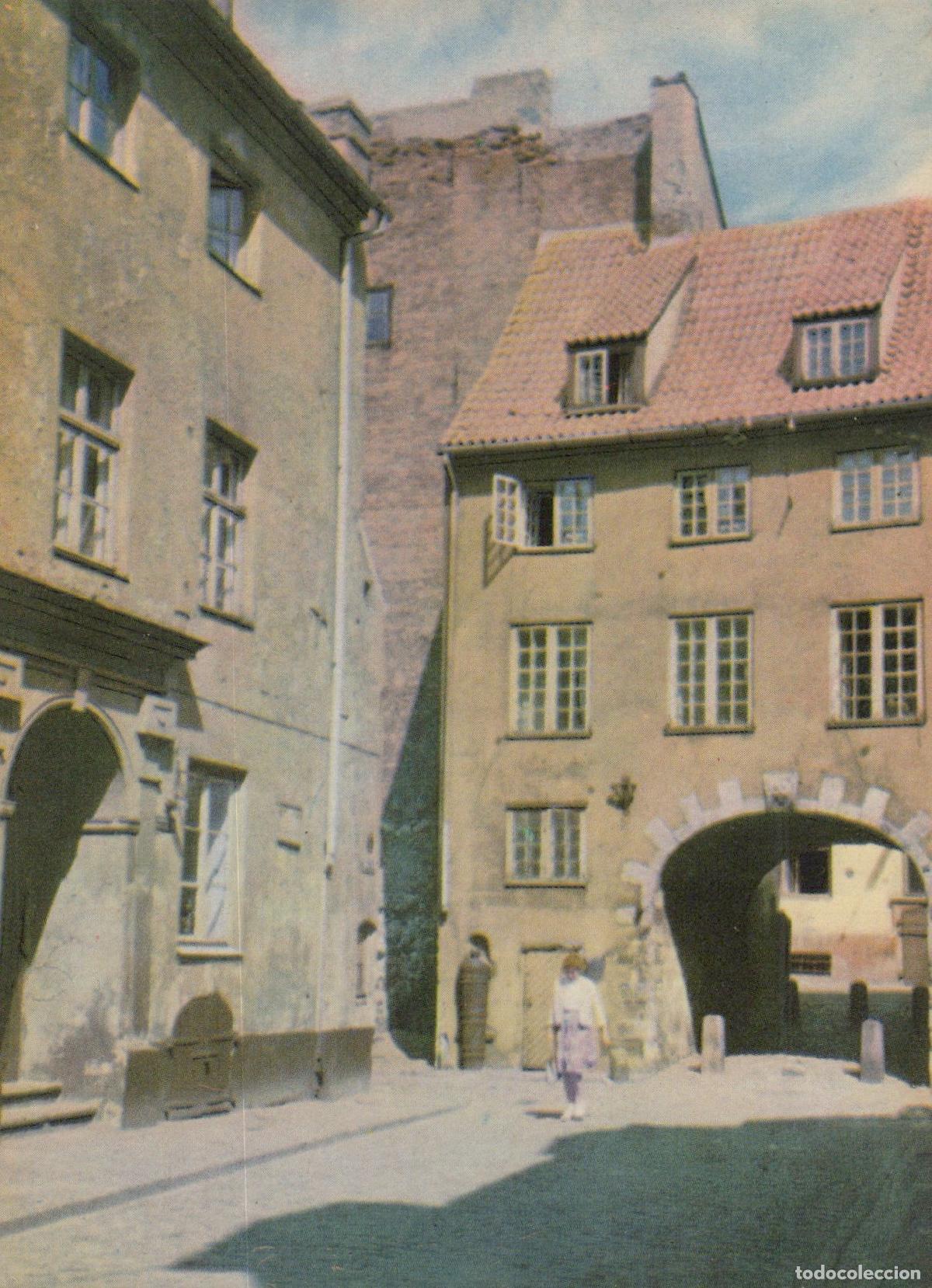 Postkarten: Latvia Riga Old Town Swedish Gate Archway Street Scene People Unposted *YAY079