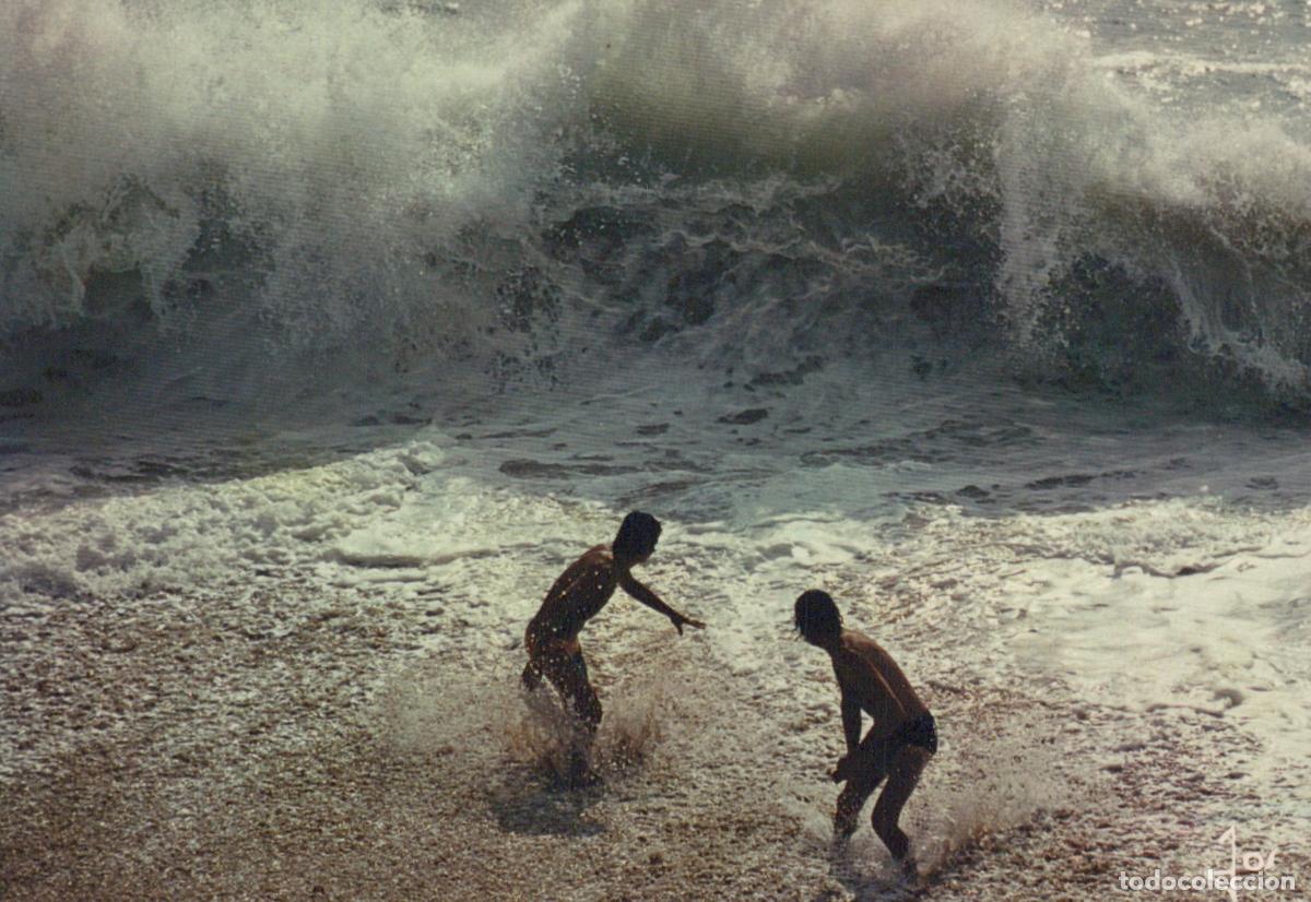 Cartes Postales: France Ch&acirc;teaulin Two People Playing in the Ocean Waves On A Unposted *YAY359