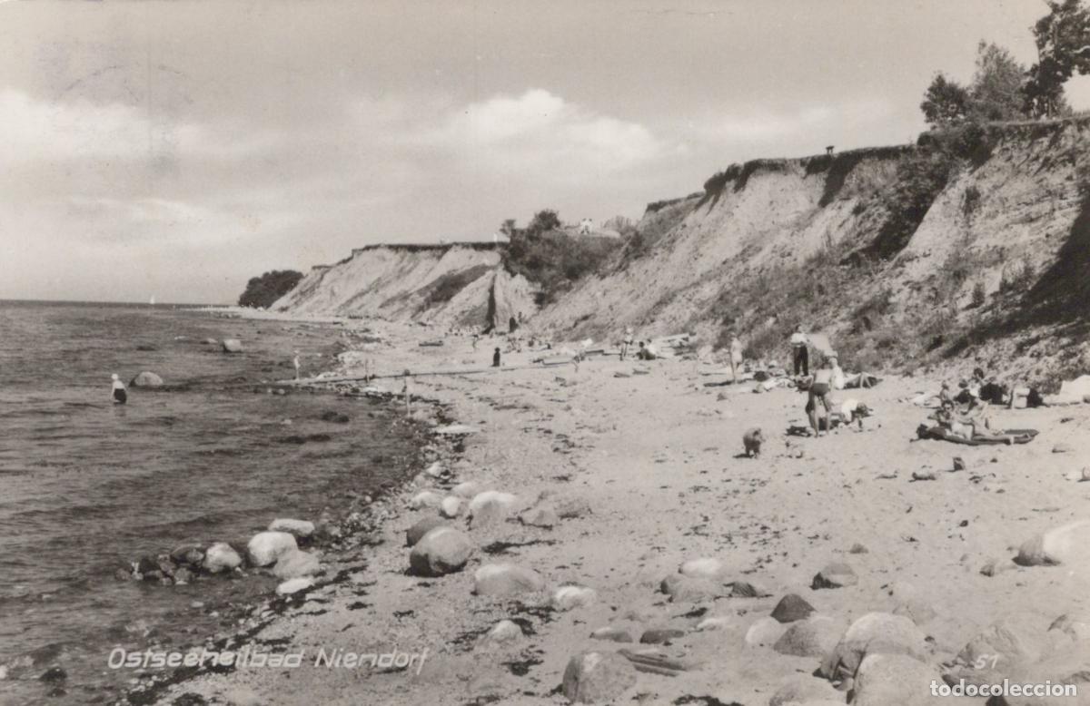 Postkarten: Germany Niendorf Baltic Sea Beach With Cliffs and Bathers *YAY747