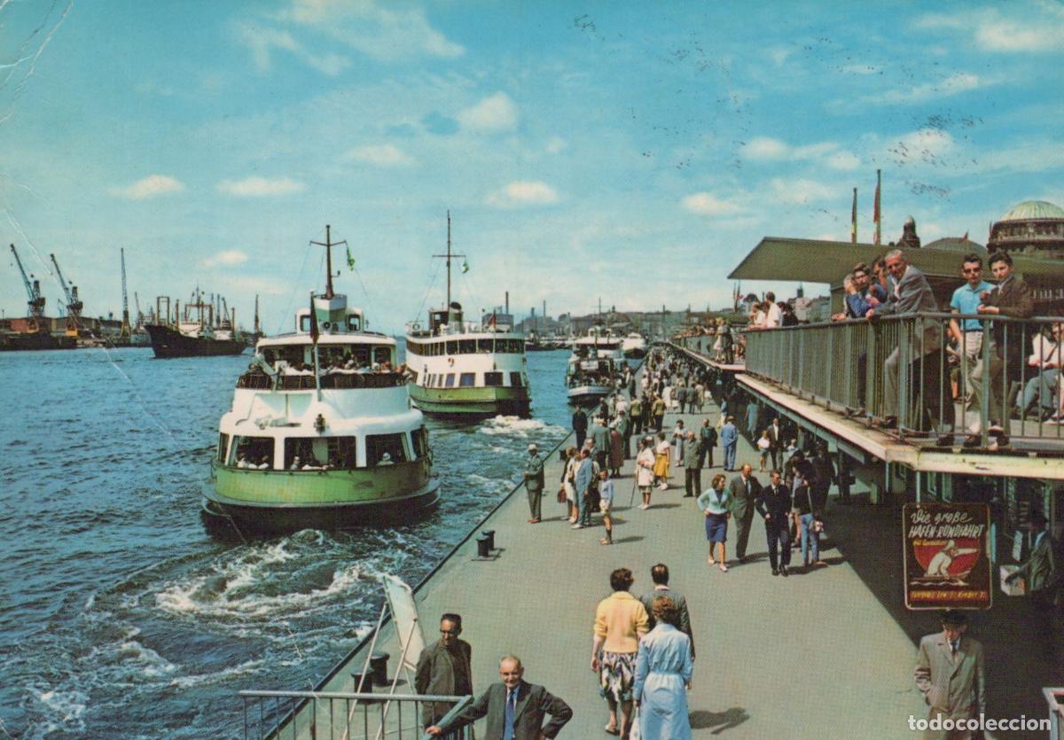 Cartes Postales: Germany Hamburg St Pauli Landungsbr&uuml;cke Ferries and Crowds On Pier *YAY654