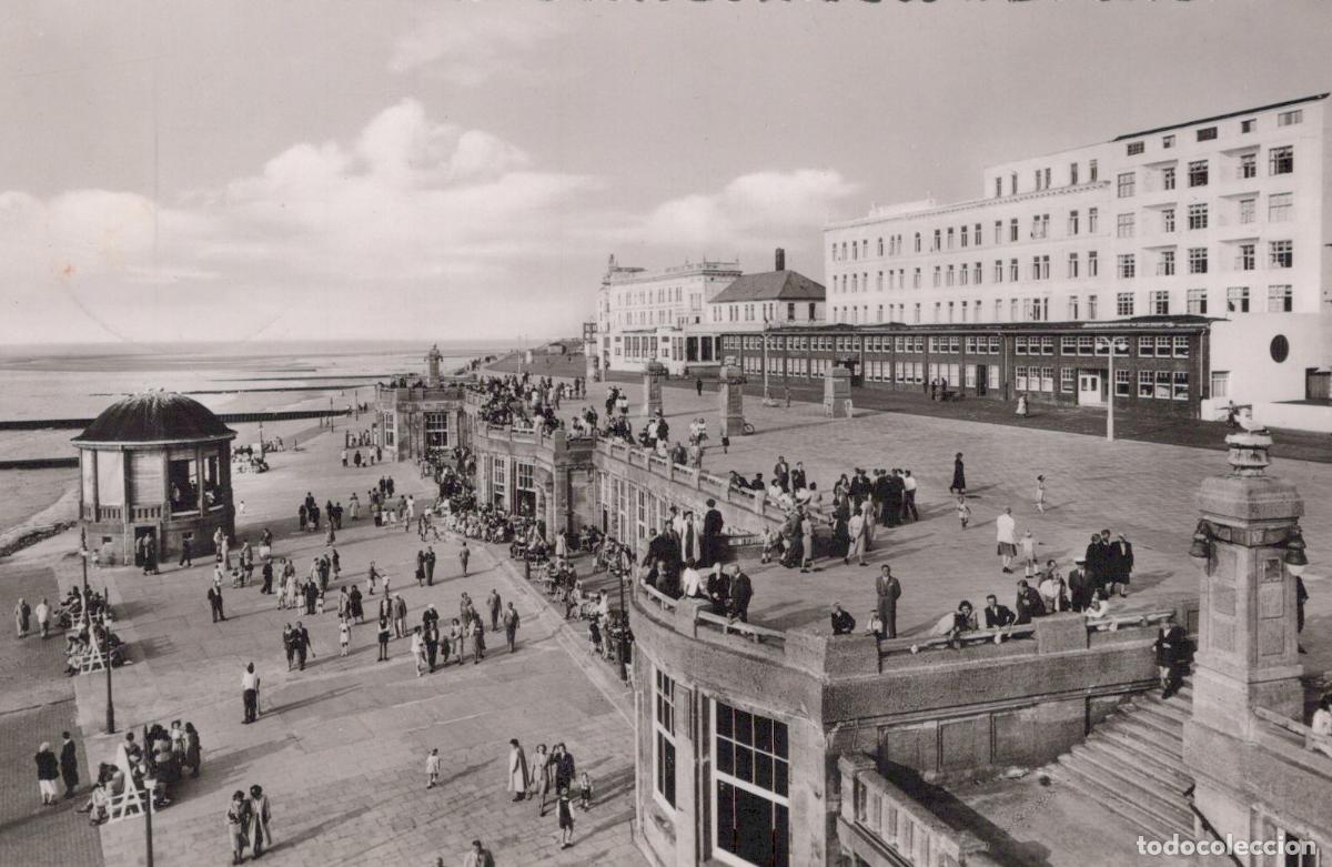 Postcards: Germany Borkum Promenade Busy Beach and Buildings 1950s *YAY817