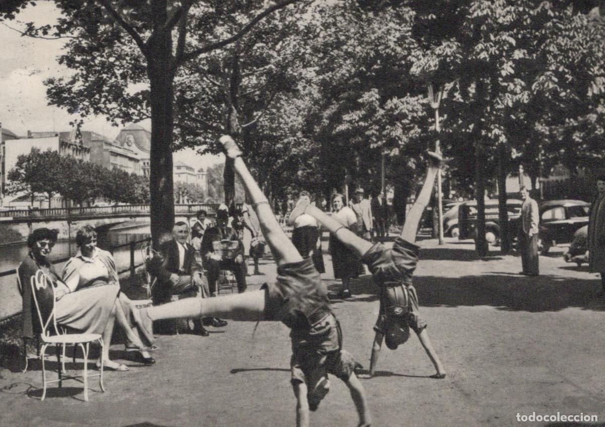 Postais: Germany D&uuml;sseldorf Radschl&auml;ger Boys Doing Handstands On Street 1950s *YAY984